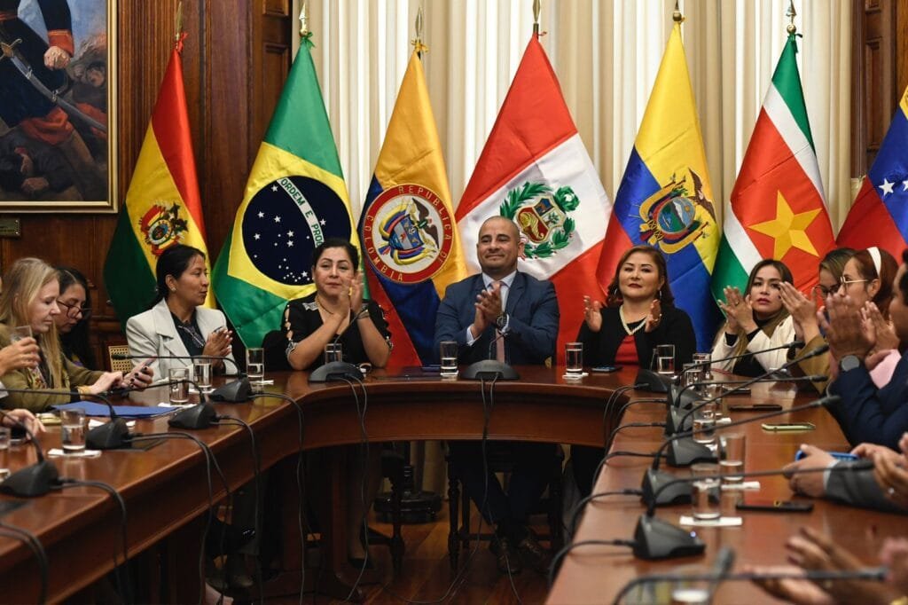 Reunião do PARLAMAZ no Congresso do Peru, no dia que a Moção de apoio foi assinada.