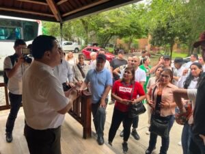 Delegações parlamentares em visita ao Centro Experimental Amazônico, Putumayo, Colômbia