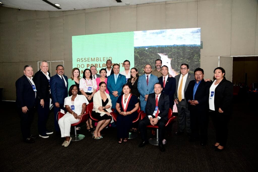 Parlamentares presentes na Reunião Ordinária do Parlamaz, Belém, Brasil