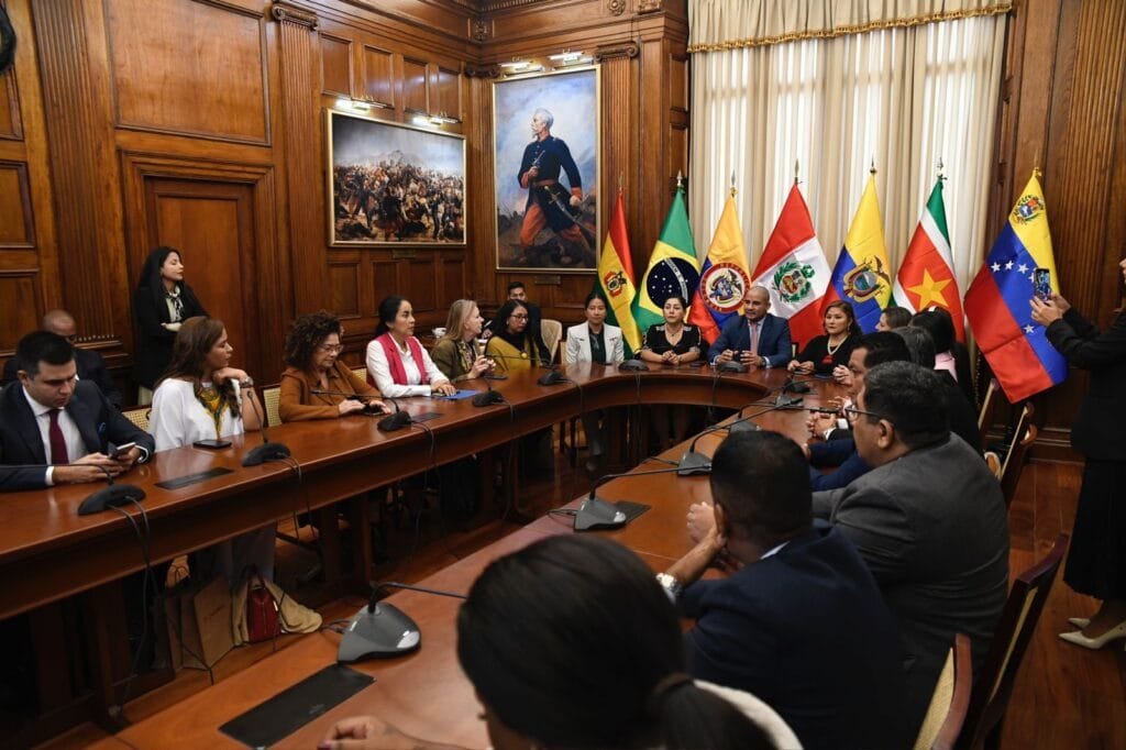 Reunião do Parlamaz no Congresso do Peru
