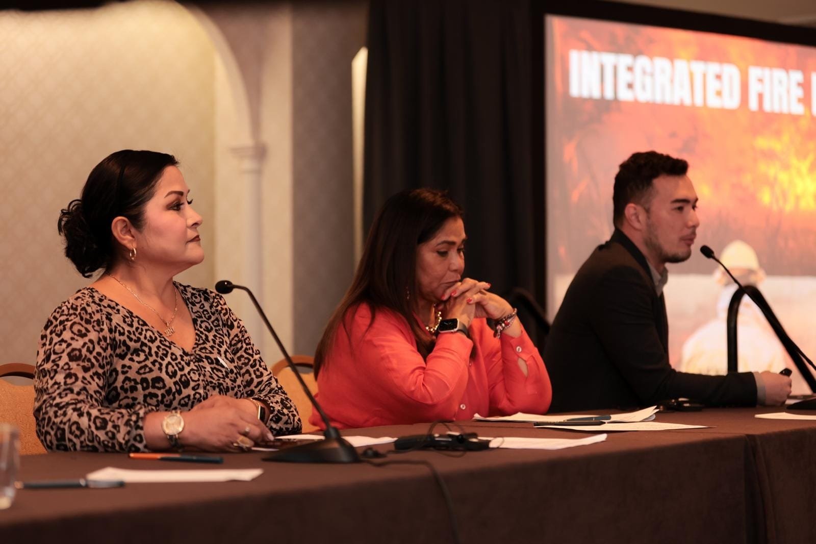Congressistas Jeny López, Perú; Elizabeth Jay-Pang, Colômbia; e Pedro Aihara, Brasil.