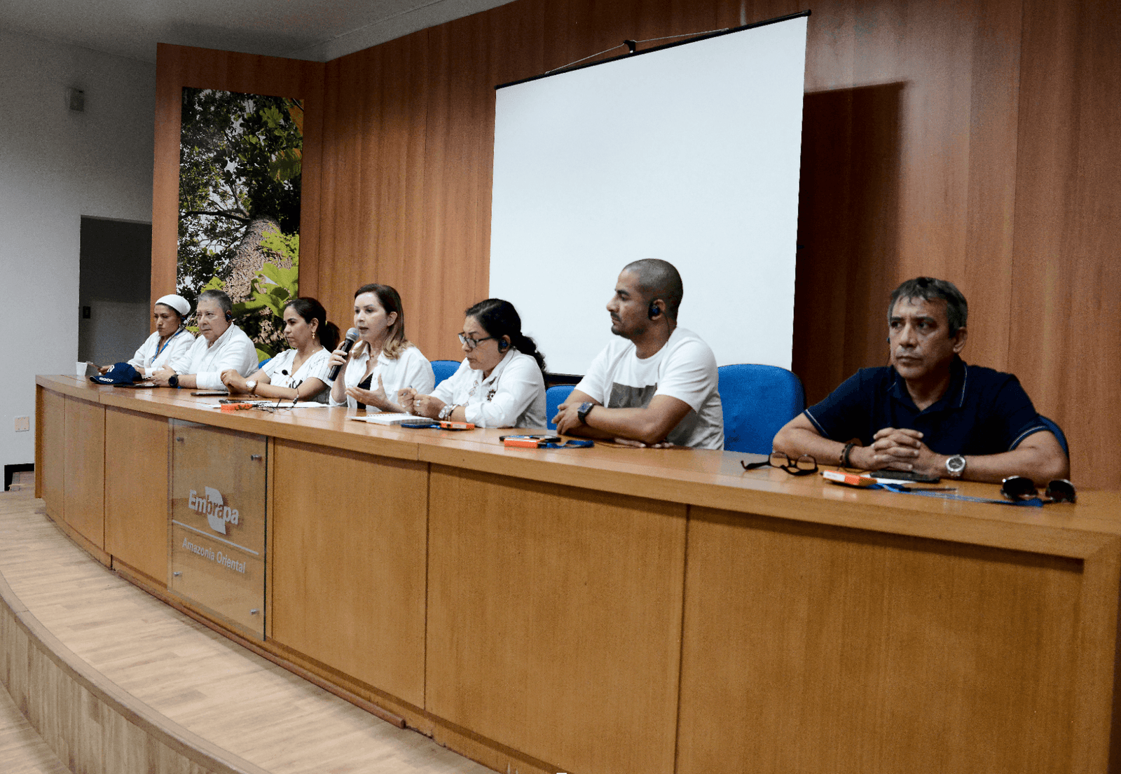 Diálogo parlamentar para troca de experiências durante visita de campo à Empresa Brasileira de Pesquisa Agropecuária (Embrapa), 27/04/2023, Belém, Pará, Brasil.